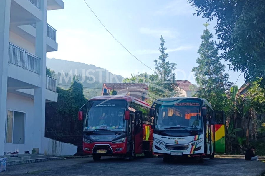 Berwisata ke Cisarua Puncak dengan Medium Bus Pariwisata