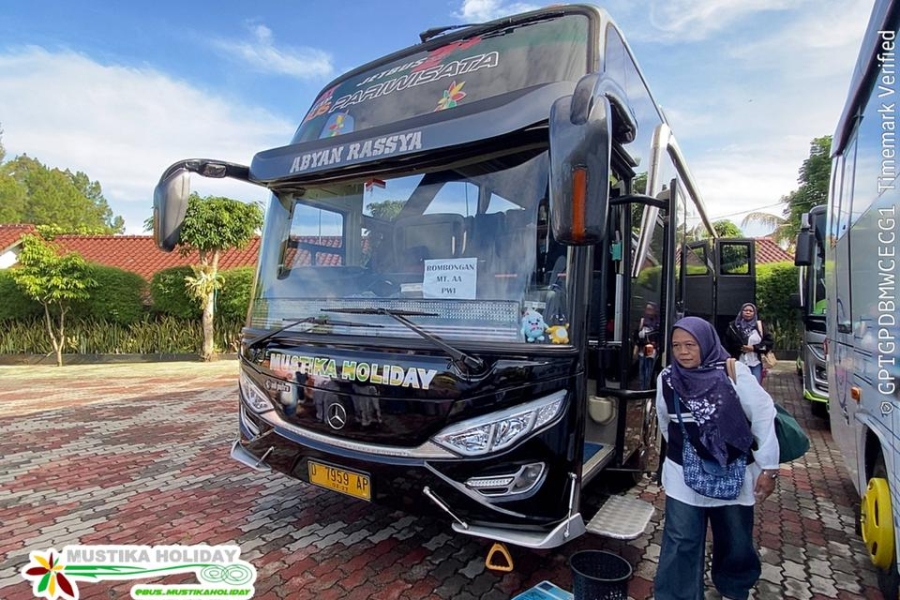 Eksplorasi Seru dari Jakarta ke Bogor dengan Big Bus Mustika Holiday