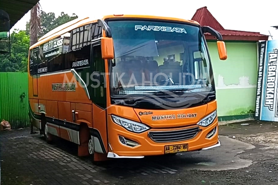 Liburan ke Jogja? Sewa Medium Bus dari Jakarta Sekarang!
