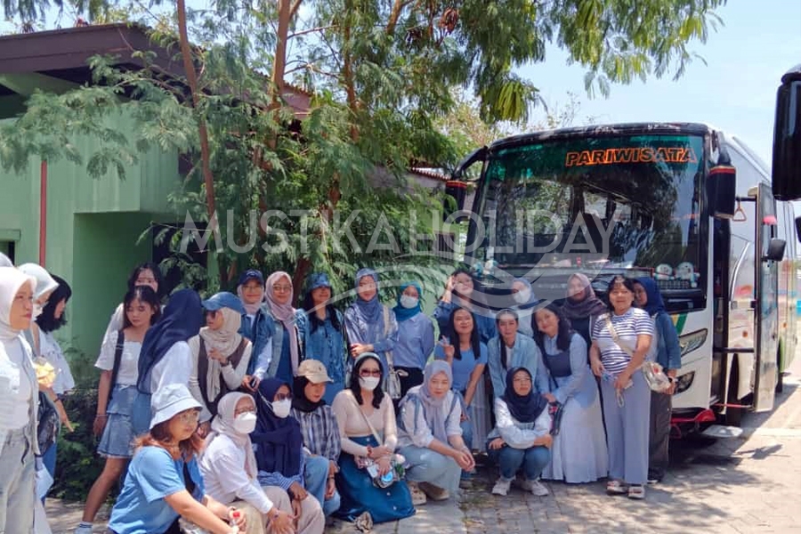 Medium Bus Pariwisata ke Ancol