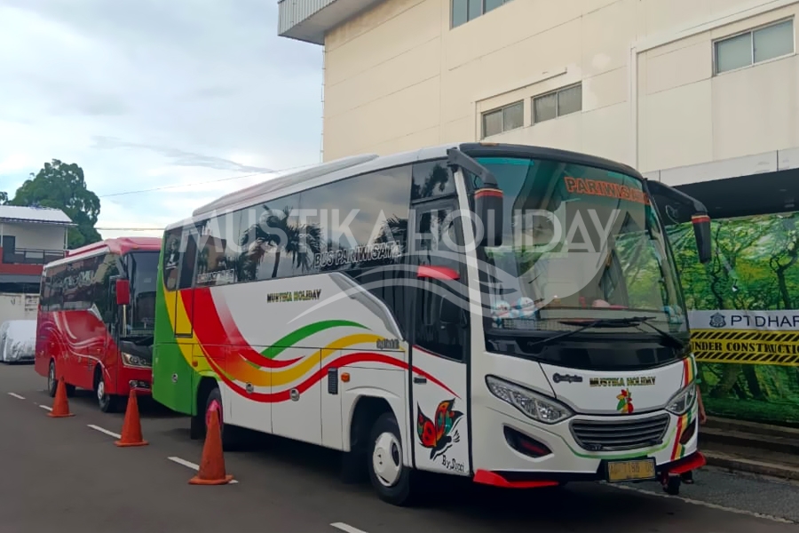 Sewa Medium Bus Pariwisata untuk City Tour