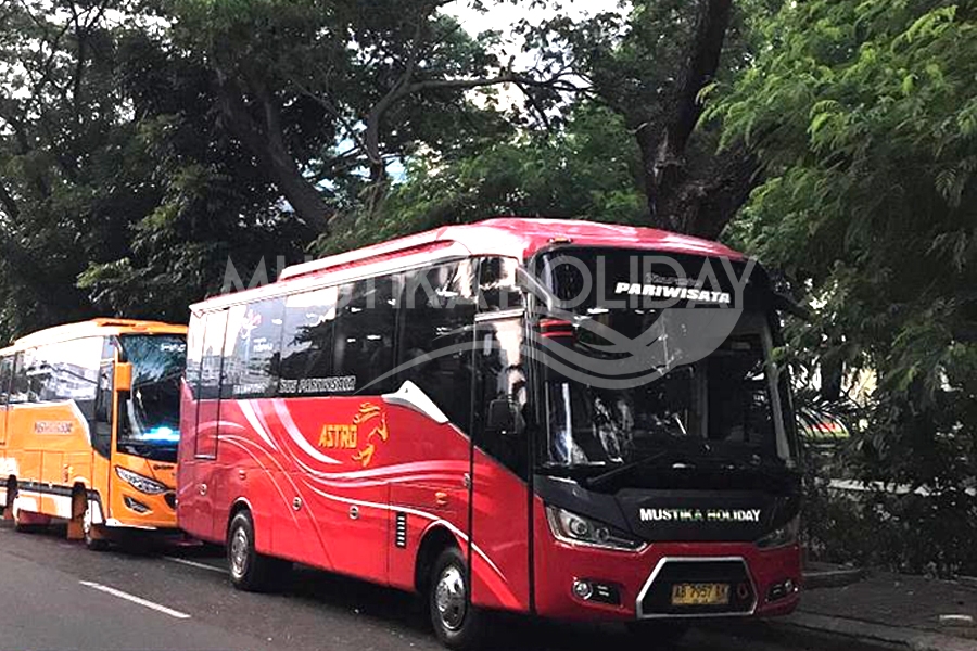 Wisata Dalam Kota Bersama Medium Bus Pariwisat Mustika Holiday