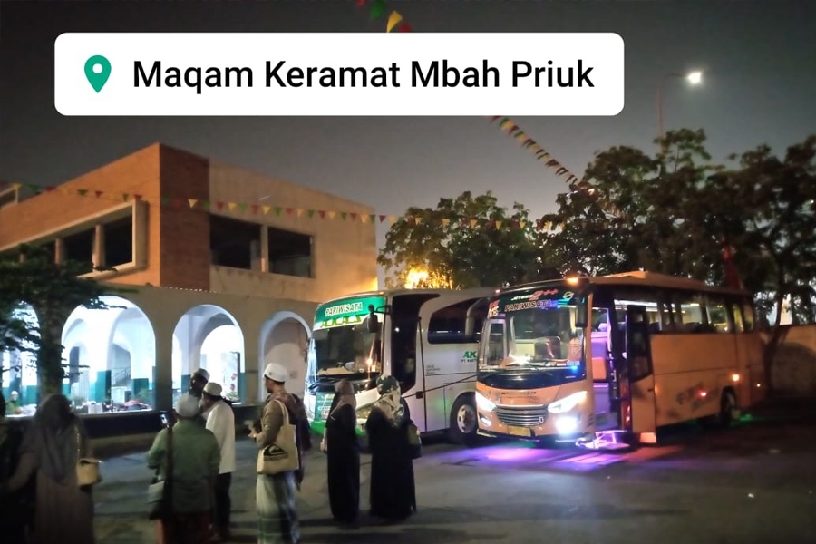Wisata Religi bersama Medium Bus Mustika Holiday